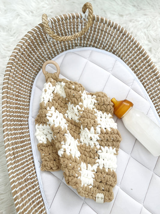 WELLS checkered lovey teether