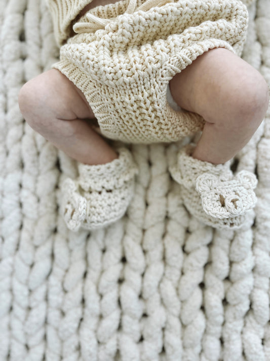 WINNIE ruffle booties in Oat